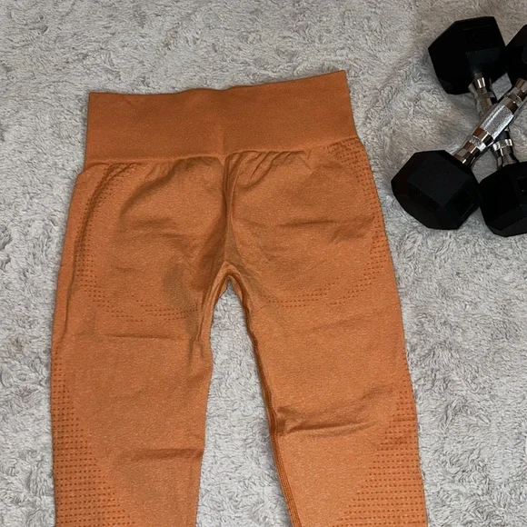 GYMSHARK LEGGINGS SIZE M - Picture 3 of 3